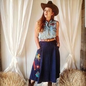 Vintage Southwestern Denim Skirt!🌵🐎